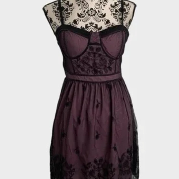 Elegant Purple Lace Dress - Picture 1 of 5